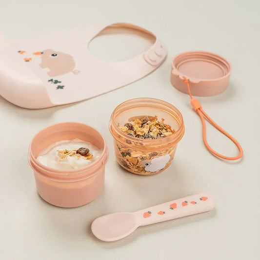 Done by Deer - To go posodica za prigrizke S Tiny Farm - Powder