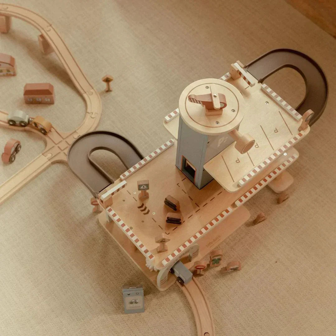 Little Dutch - Wooden railway garage