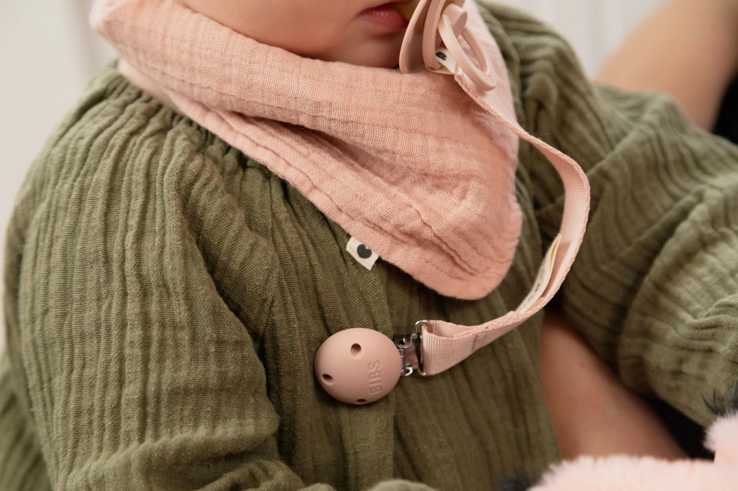 BIBS - Ribbon priponka za dudo - Blush