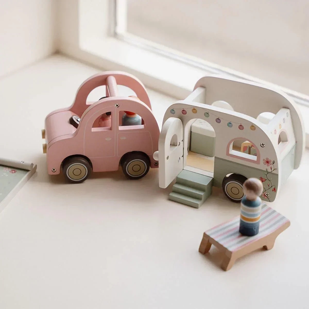 Little Dutch - Lesen avto s prikolico