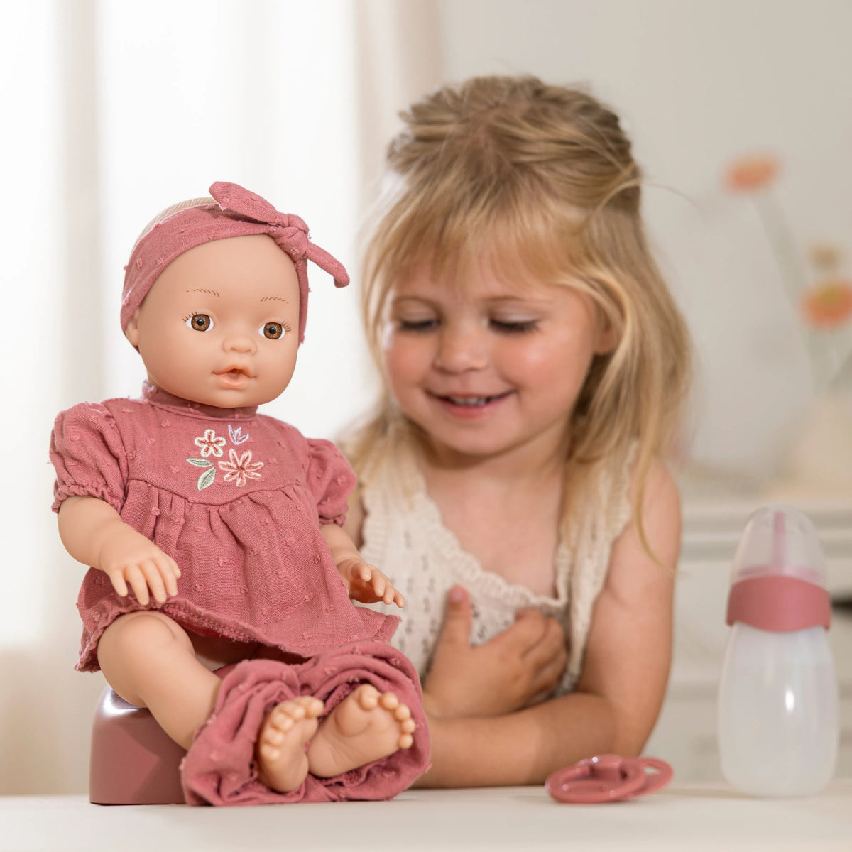 Little Dutch - Punčka - Livia (pije in lula)