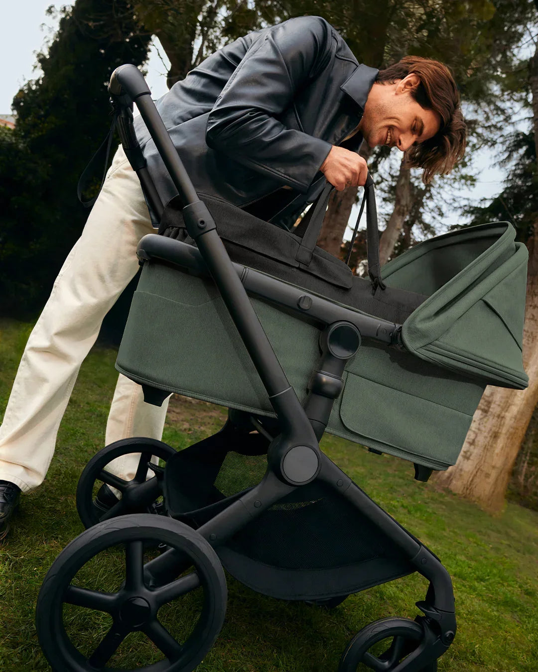 Bugaboo - Prenosna košara in podloga - Heritage Black (2v1)