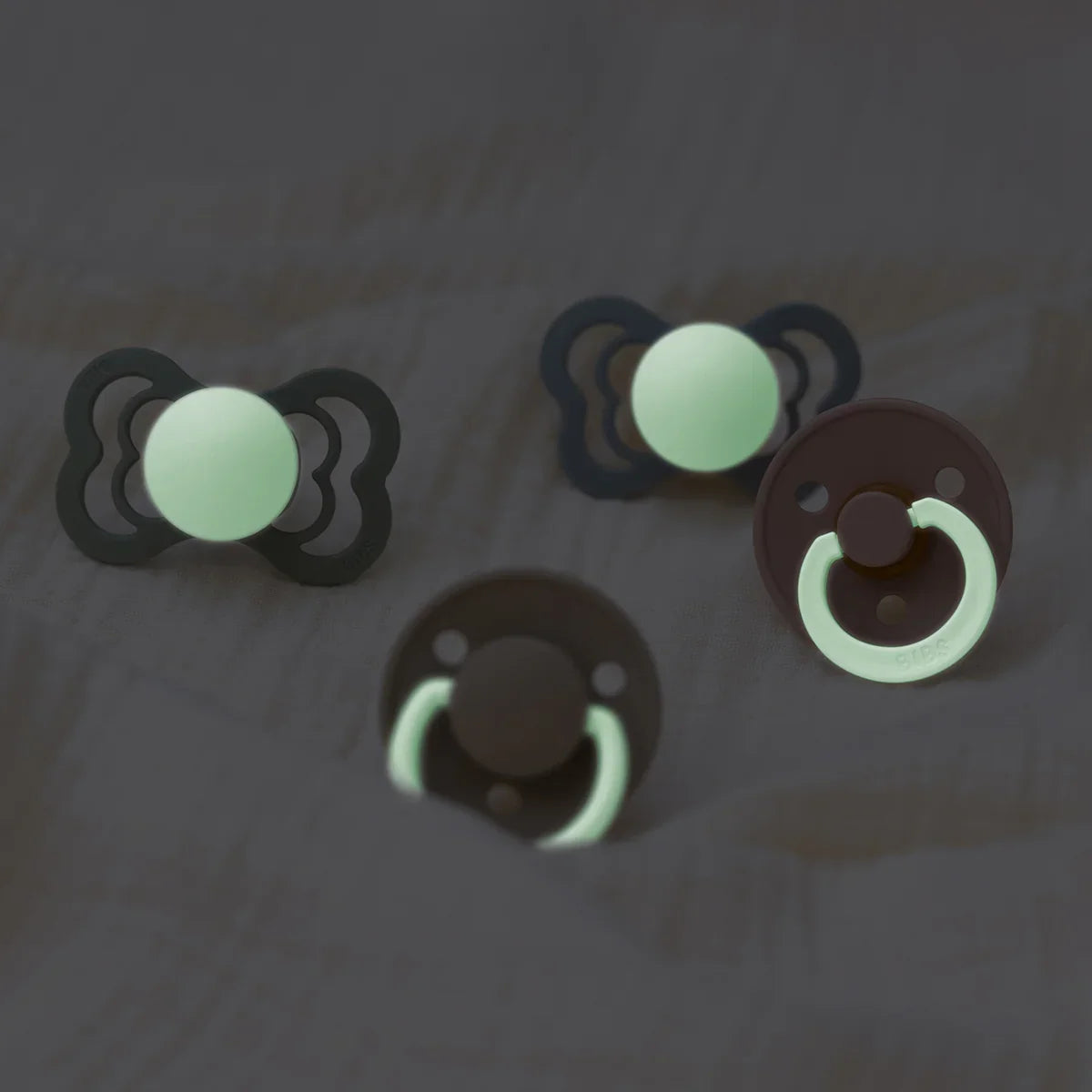 BIBS - Okrogla duda Colour nočna, lateks - Iron/Baby Blue Glow - 110266 Luxbaby