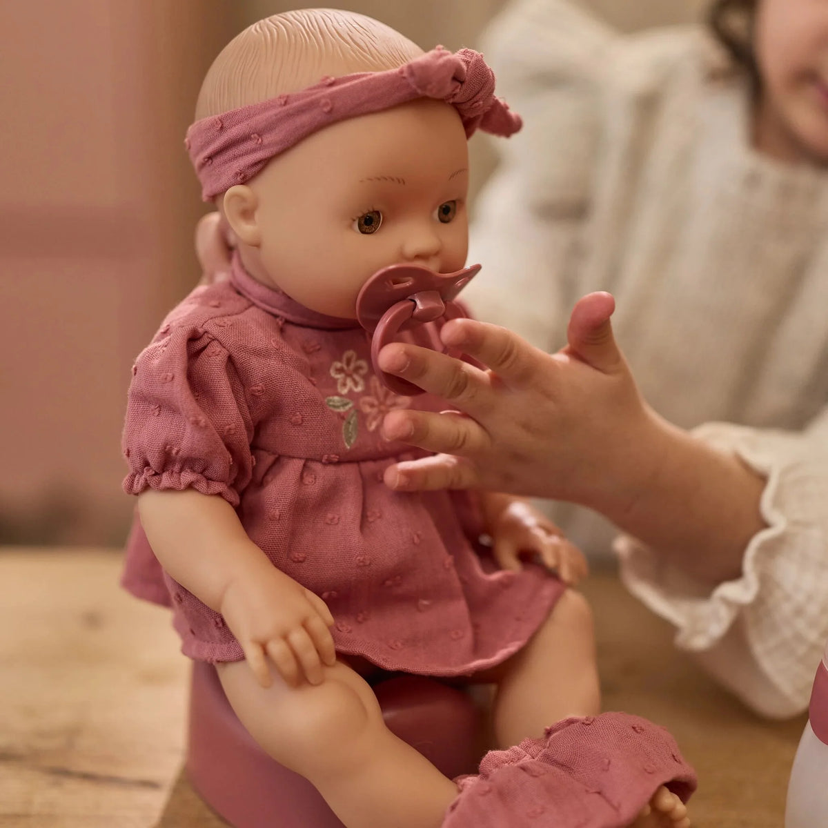 Little Dutch - Punčka - Livia (pije in lula)