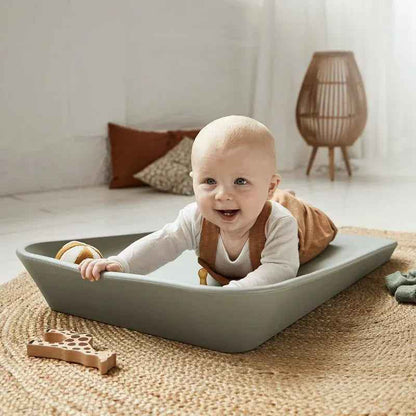 Leander - Previjalna podloga Matty™ Sage Green