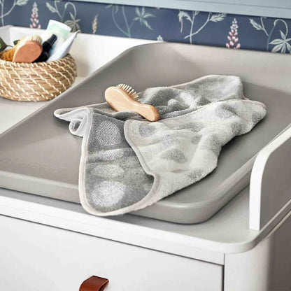 Leander - Previjalna podloga Matty™ Pearl Grey