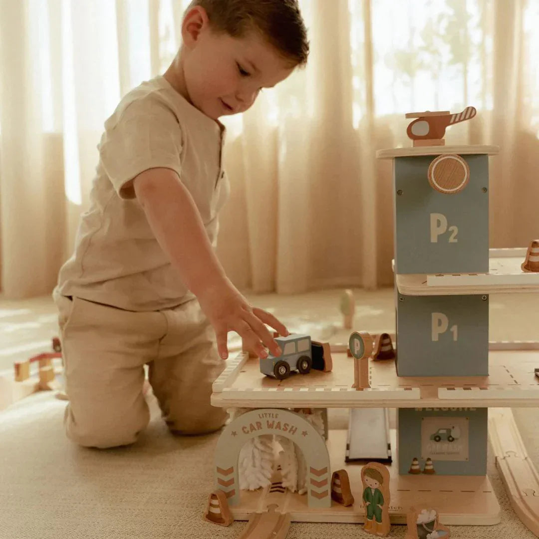 Little Dutch - Wooden railway garage