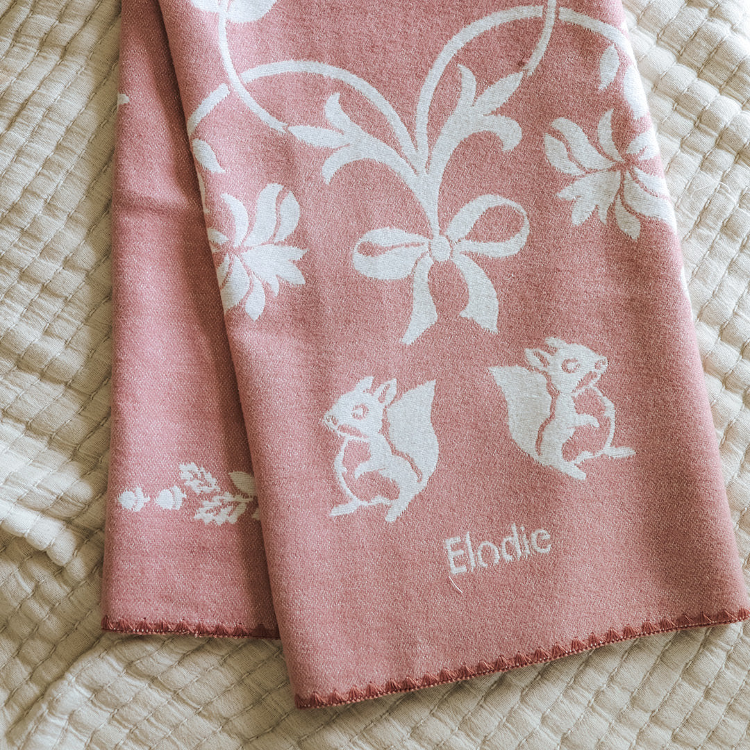 Elodie - Žakardna odejica - Mullberry Pink