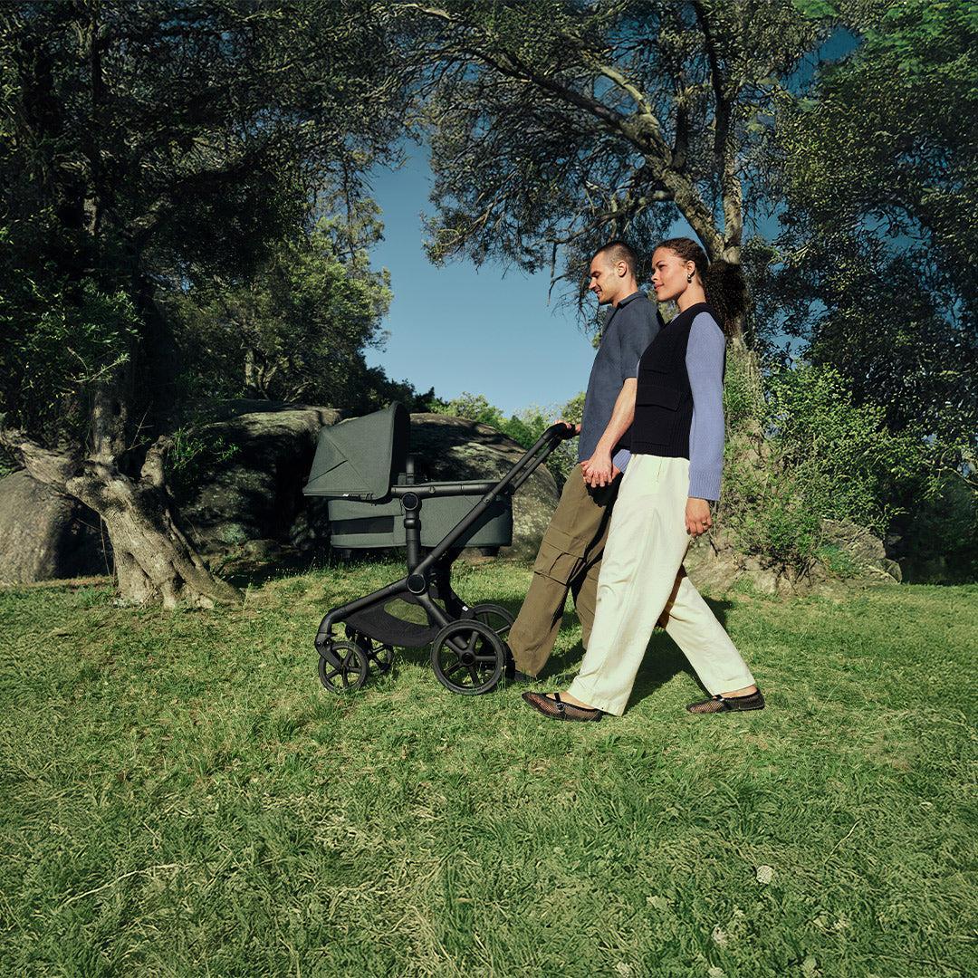 Bugaboo - Otroški voziček Fox 5 Renew Black/Forest Green - Forest Green (2v1)