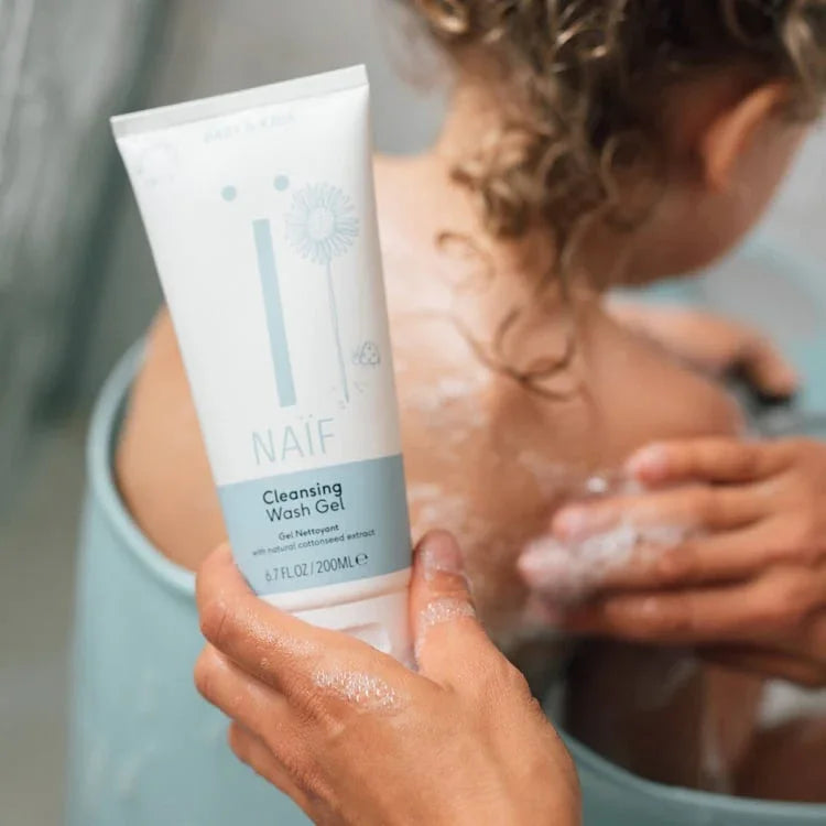 Naif - Čistilni gel za umivanje za dojenčke in otroke (200ml) - NFP052 Luxbaby