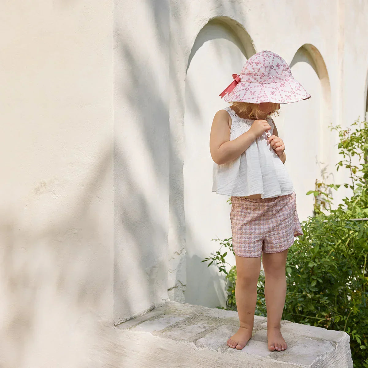Elodie - Klobuček z UV zaščito - Embroidery Anglaise Pink