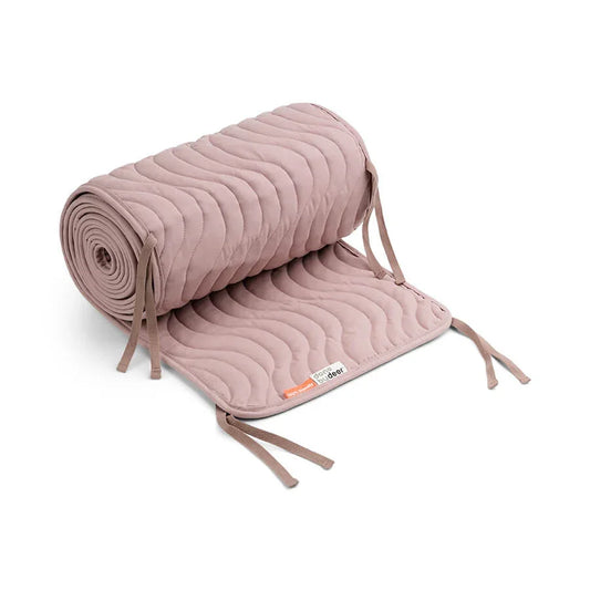 Done by Deer - Prešita posteljna obroba z vrvicami - Waves Powder - DBD9556 Luxbaby