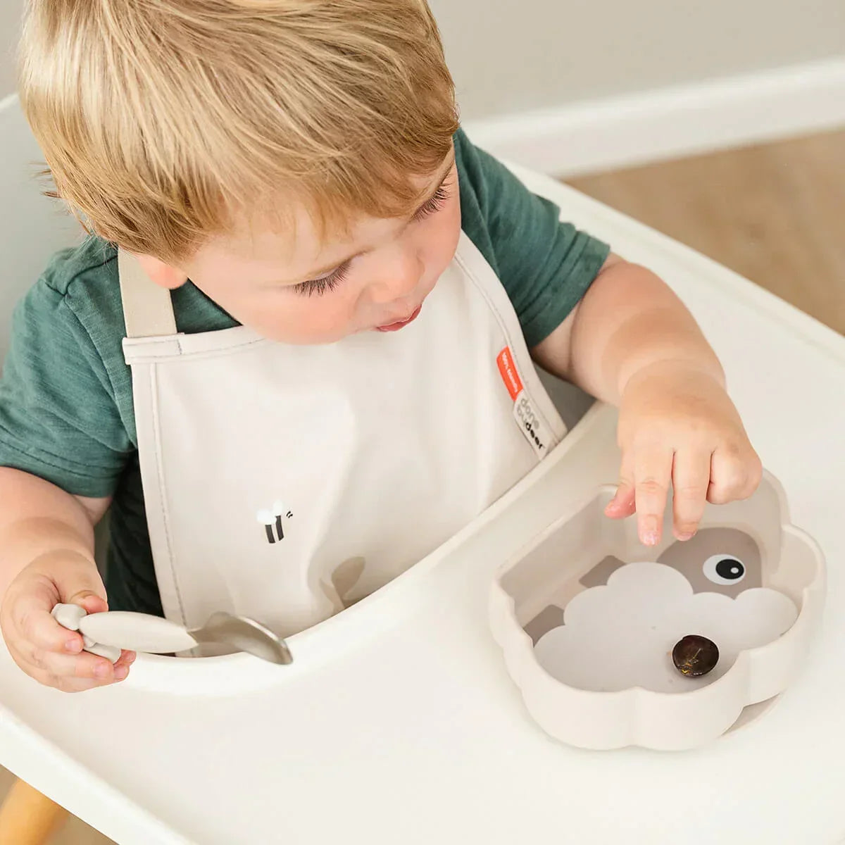 Done by Deer - Pull-over slinček Tiny farm - Sand