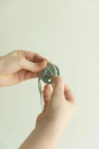 BIBS - Priponka za dudo Loop - Sage
