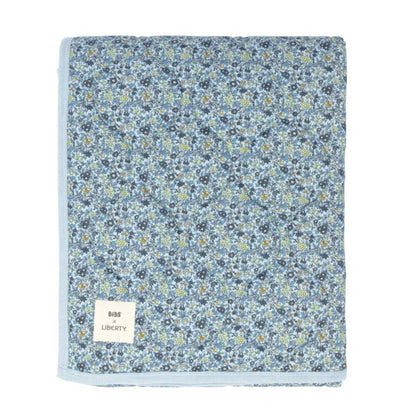 BIBS x Liberty – Prešita odeja – Chamomile Lawn Baby Blue - 942612231 Luxbaby